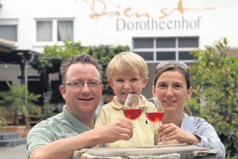 Thorsten und Martina Dienst mit Sohn Yannis. Foto: Wolfgang Blum 