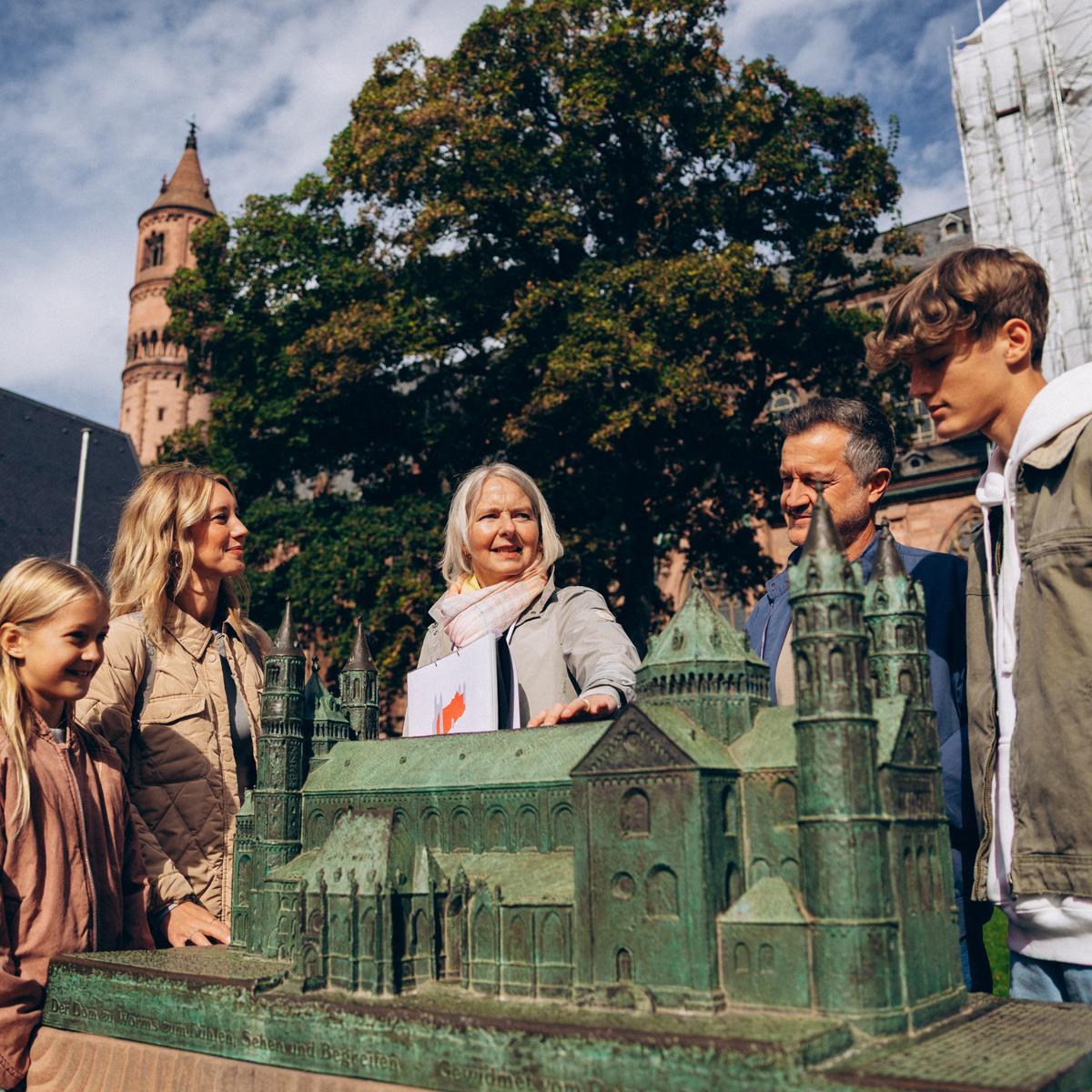Themenführung „Königstadt Worms“ am 16. August — MARKET — Aslikannih