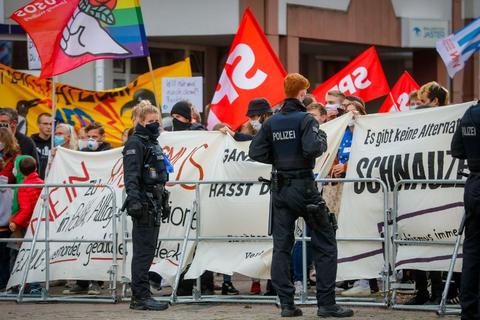 Protest im Taunus: In Idstein demonstrierten im September 2020 viele Bürger gegen den Auftritt von AfD-Bundespolitikern.