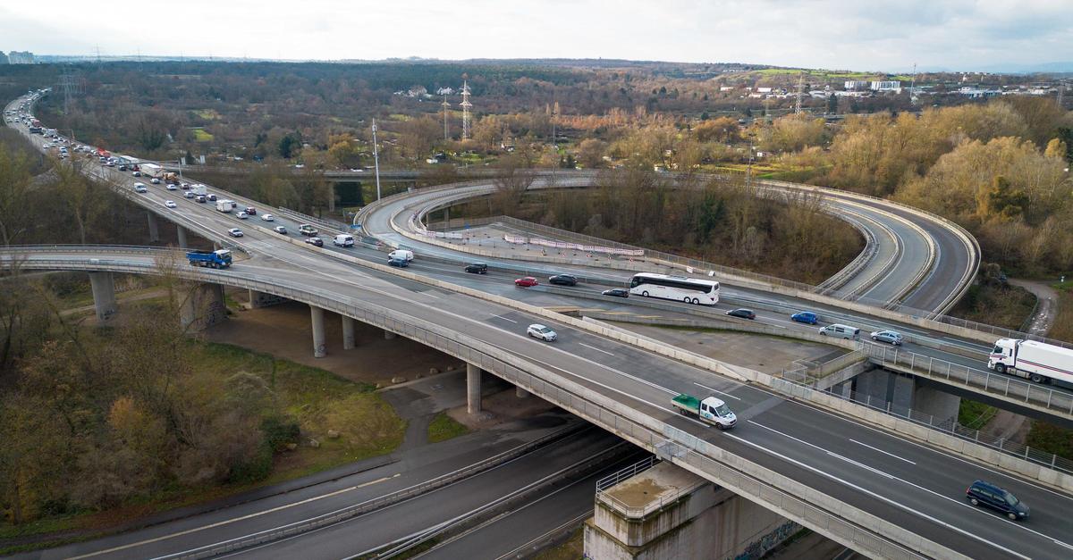 Abfahrtssperre-A643-Pilotprojekt-k-nnte-Pendler-entlasten
