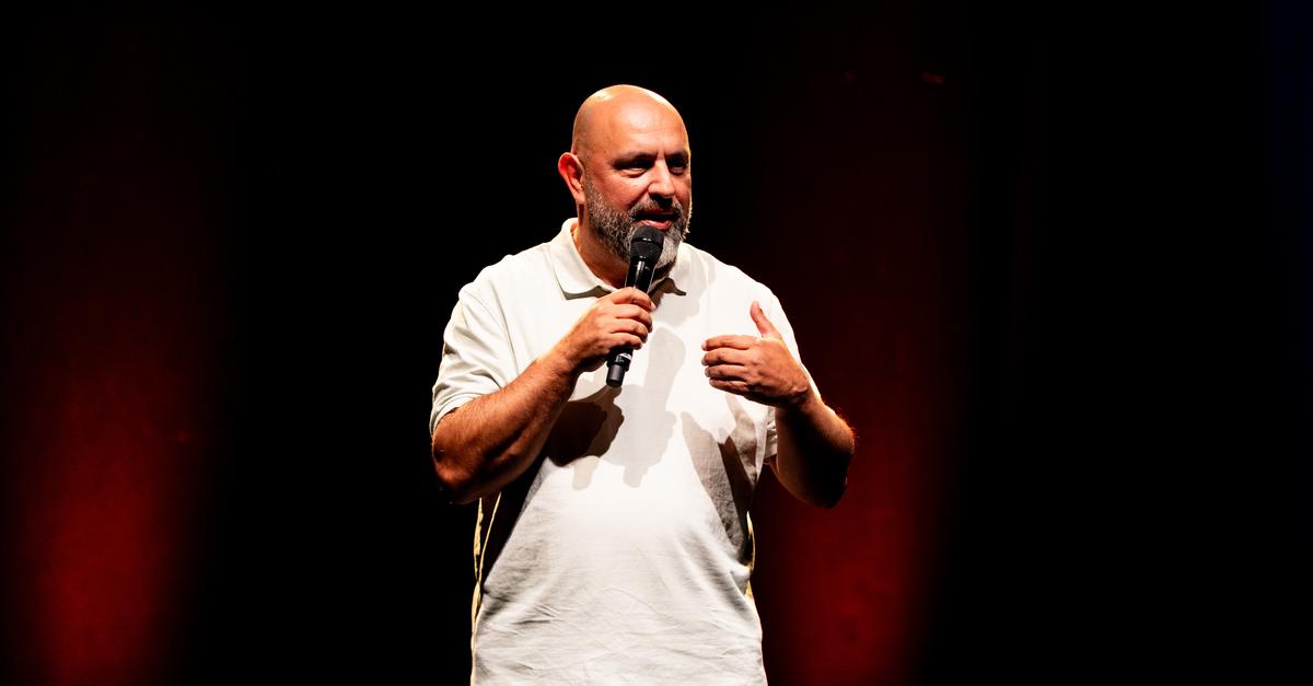 Anal-und-analytisch-Serdar-Somuncu-verwirrt-in-Darmstadt