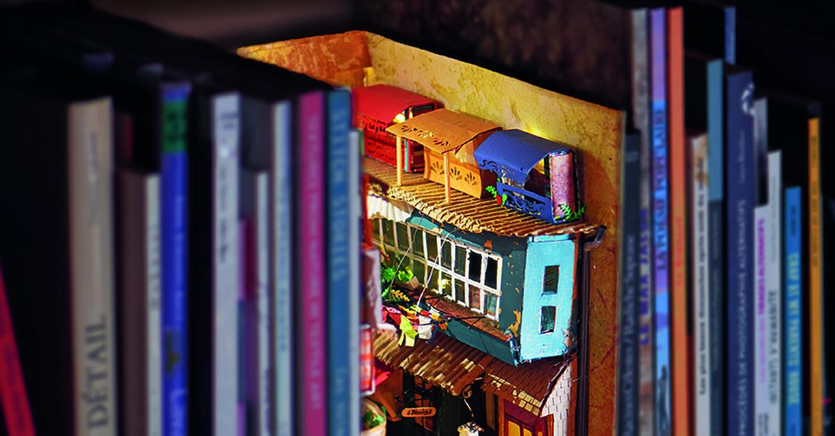 Eisgrotte-Atelier-oder-B-ckerei-Szenerien-im-B-cherregal