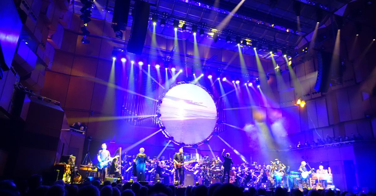 Klangkino-zwischen-Wellenbewegung-und-wahrem-Tsunami