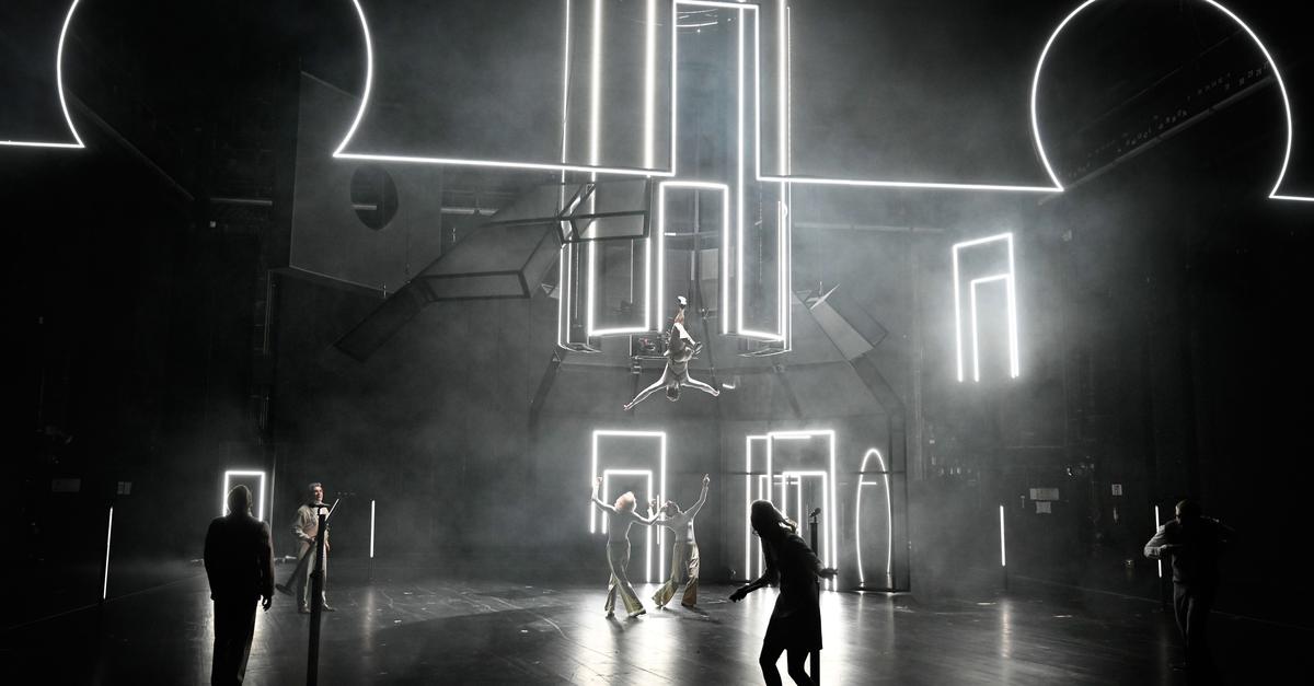 Christian-Friedel-bespielt-Bockenheimer-Depot-mit-Solaris-