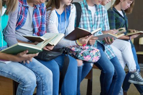 Die Pubertät gilt als Sollbruchstelle – bis dahin lesen Kinder oft mehr, danach weniger.