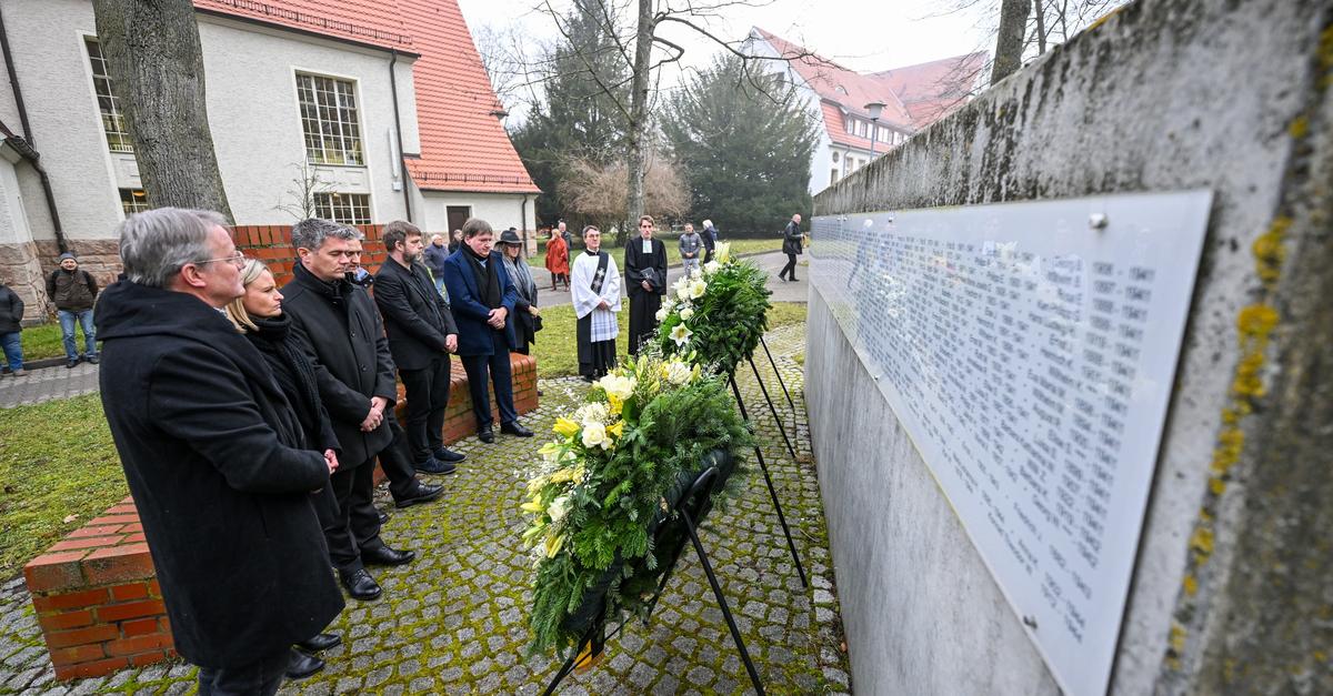Andacht-f-r-Holocaust-Opfer-W-rdigung-in-Klinikkapelle