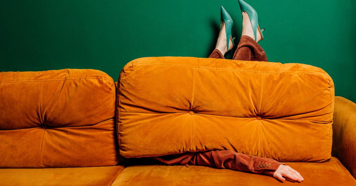 Schambes-Sofa-aus-dem-Plastikbeutel