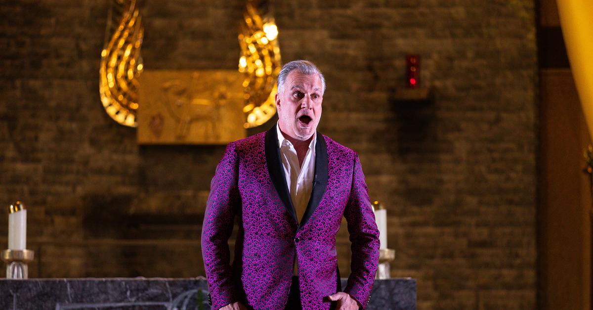 Alzeyer-Publikum-feiert-Marc-Marshall-beim-Weihnachtskonzert