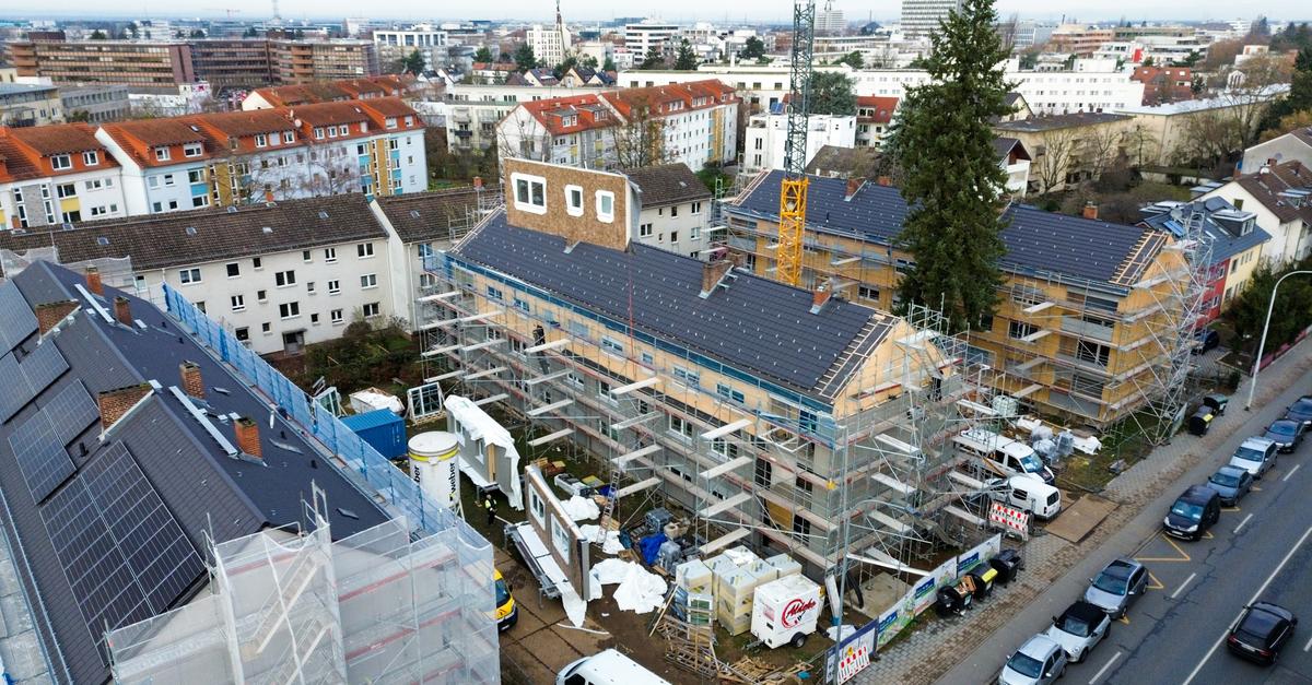 Wir-und-das-Klima-Sanieren-mit-K-pfchen-ein-Herz-f-r-Moore