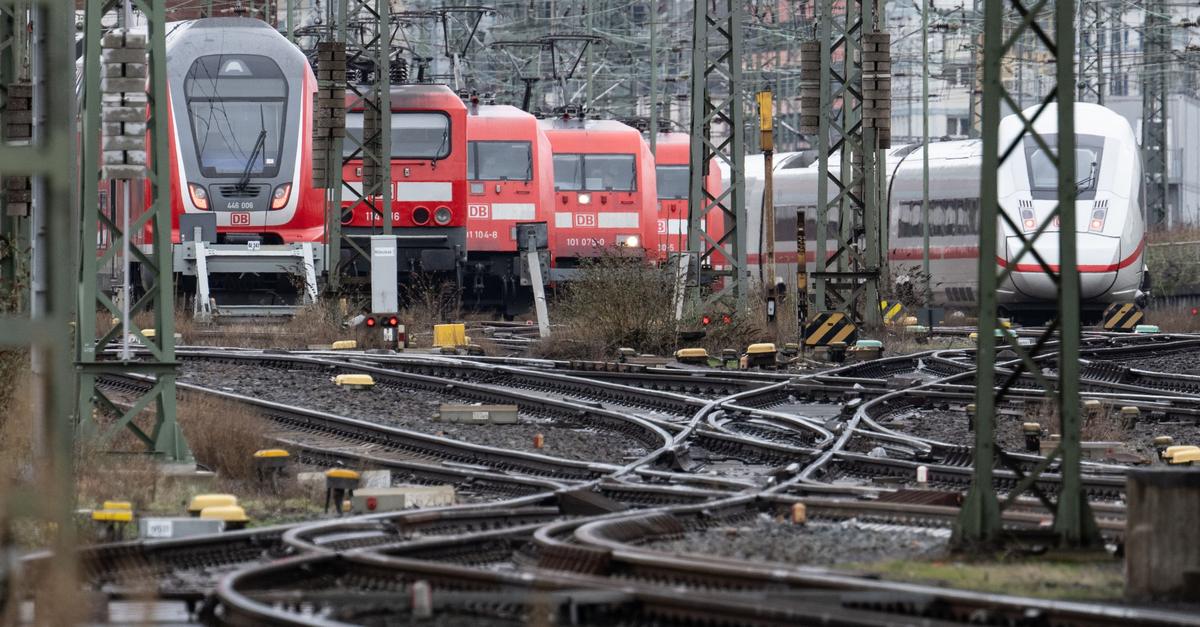 Siebenj-hriger-f-hrt-an-Heiligabend-alleine-Zug