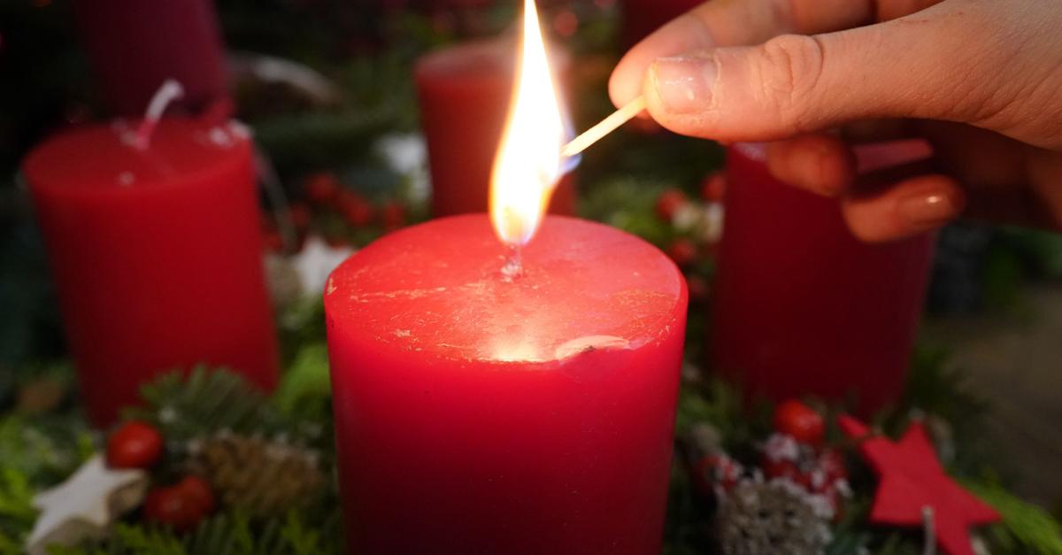 Vergessene-Kerze-setzt-Mehrfamilienhaus-in-Brand