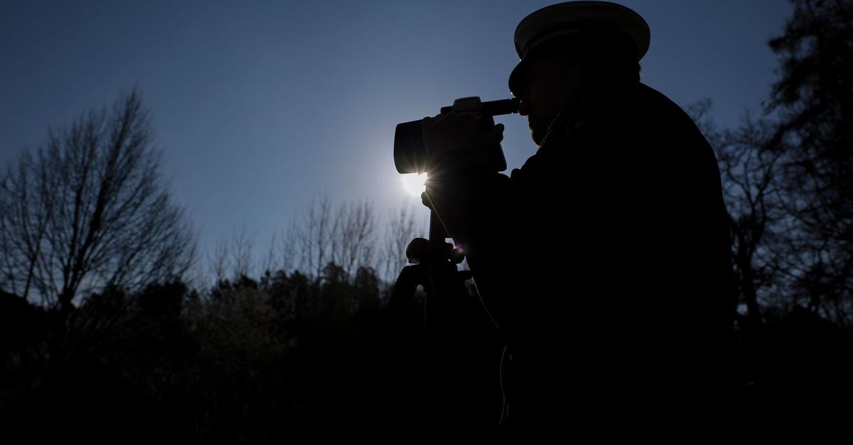 Fahrer-rast-im-Dunkeln-durch-fr-nkisches-Dorf-nach-Hessen