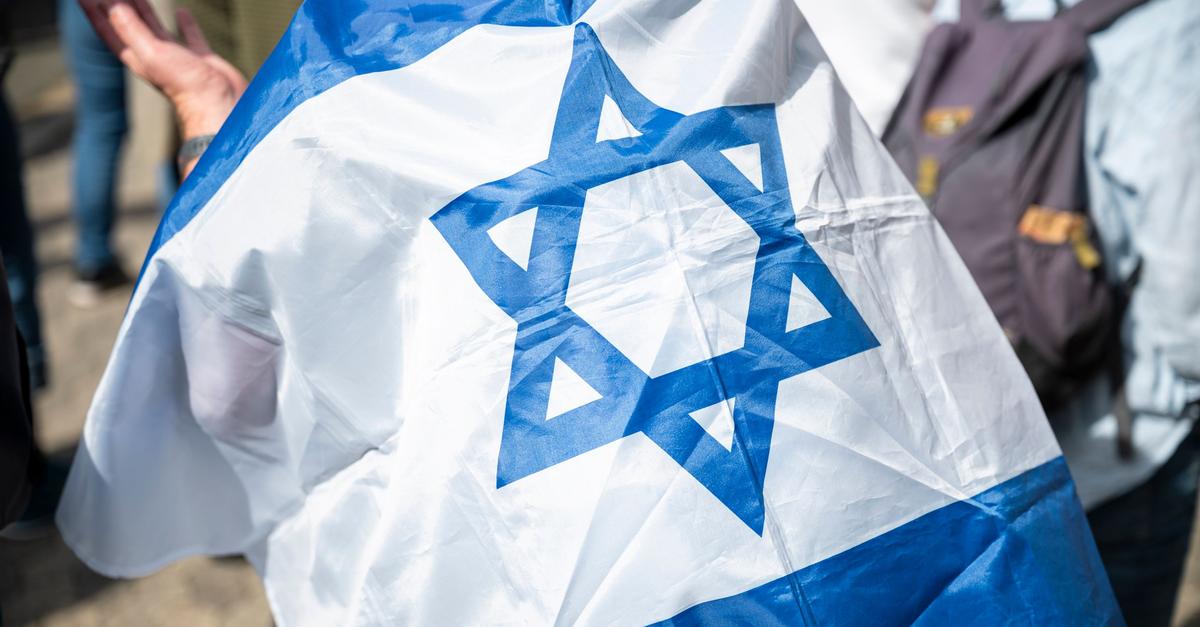 Zeichen-gegen-Antisemitismus-Erinnern-statt-Parken