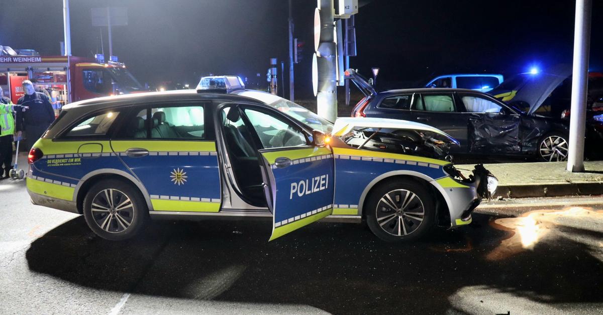 Zwei-Menschen-bei-Unfall-mit-Polizeiauto-verletzt