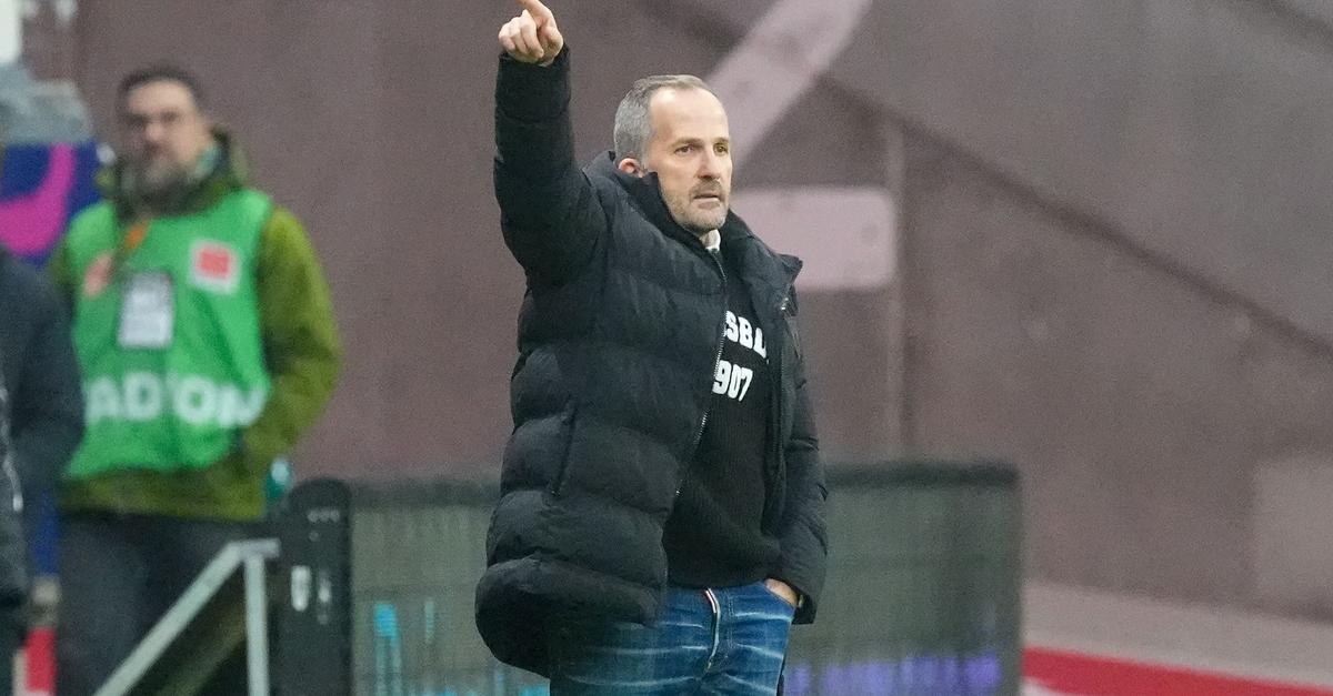 Augsburgs-Baum-ber-Videobeweis-Warten-wie-beim-Arzt