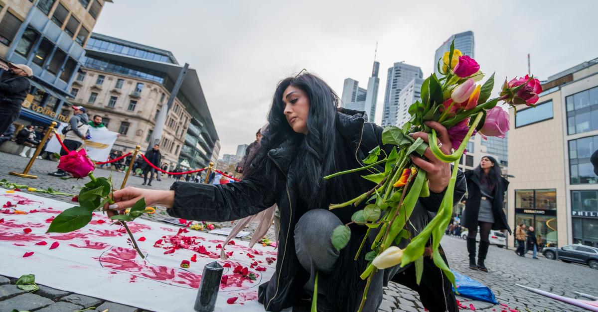 600-Menschen-demonstrieren-gegen-Staatsf-hrung-im-Iran