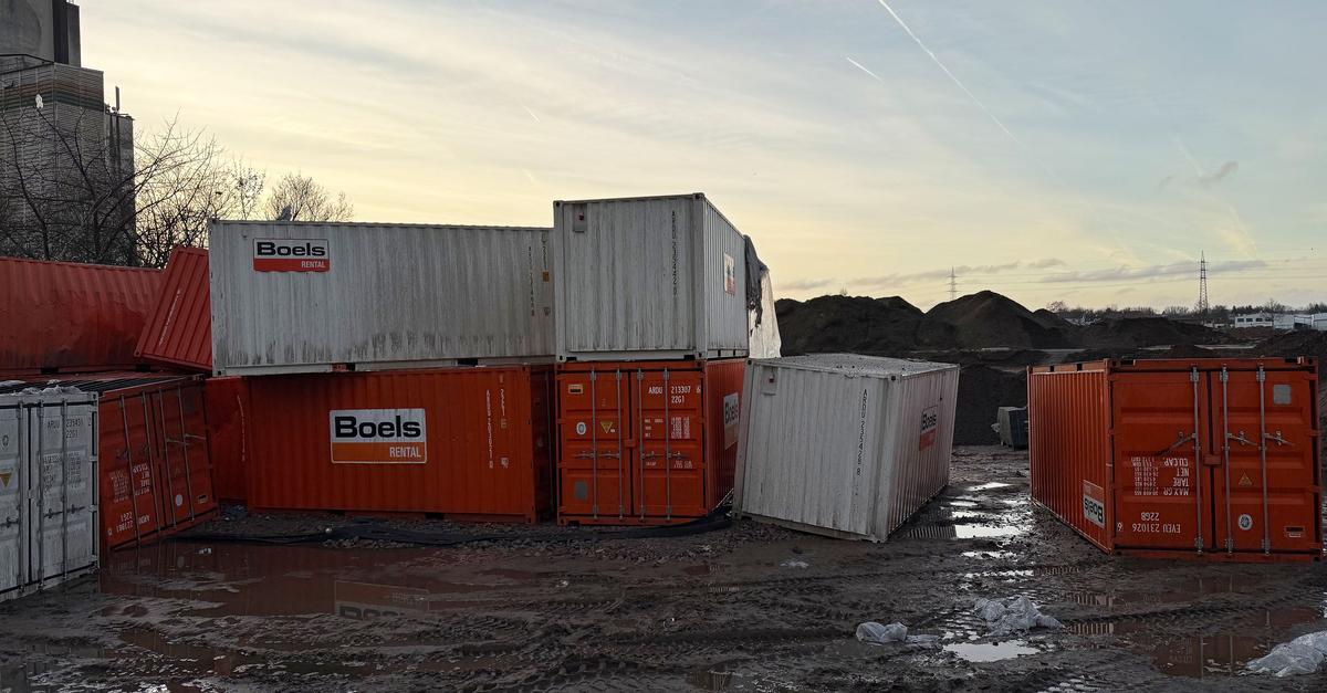 Kurz-vor-Weihnachten-H-user-bei-Bombensprengung-besch-digt