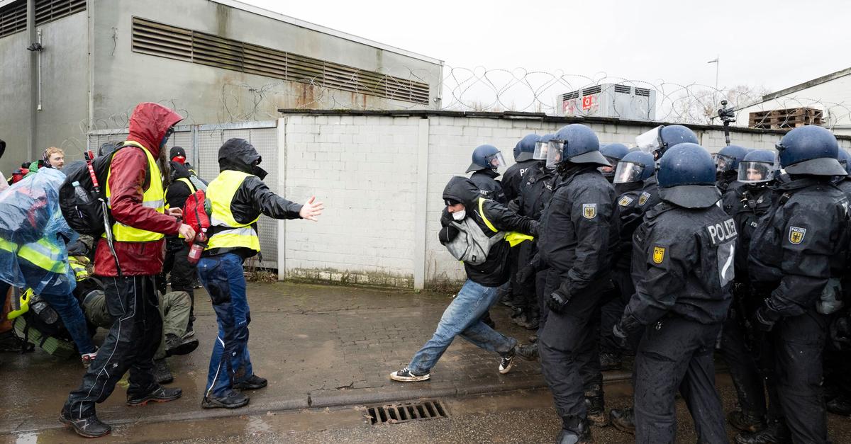 Zahl-der-Strafanzeigen-nach-Anti-AfD-Protesten-steigt