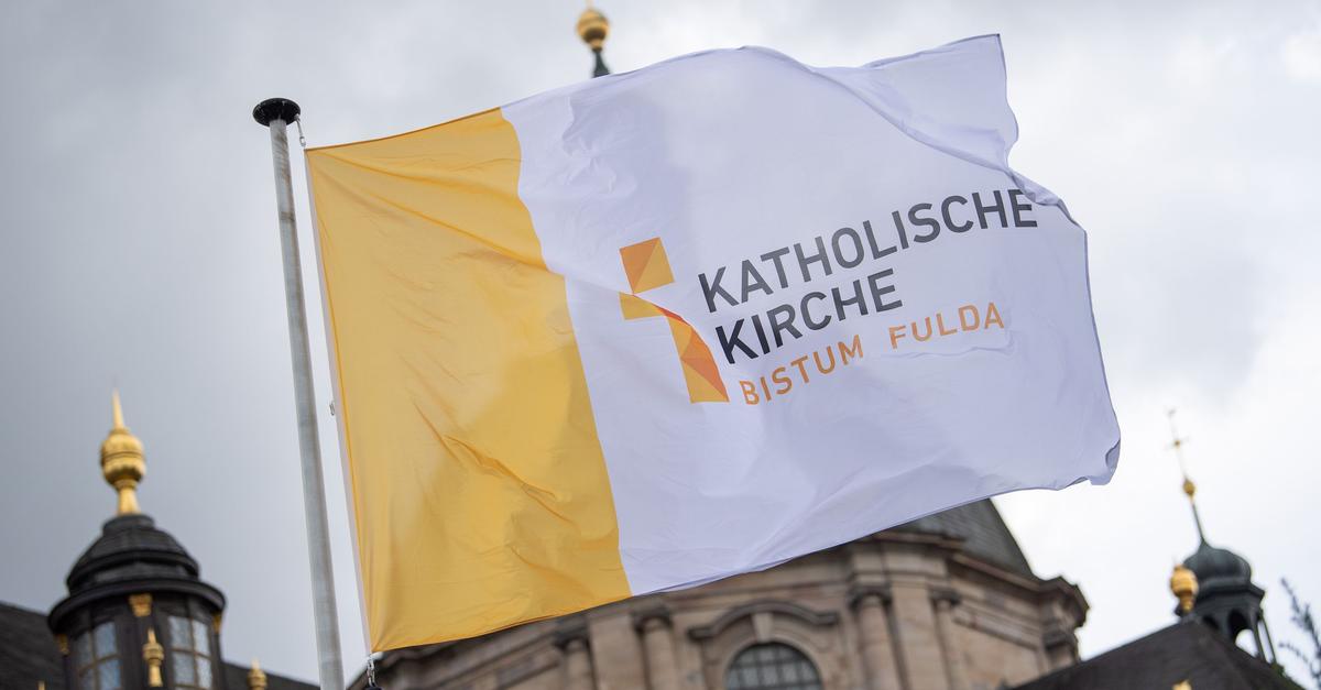 Mehr-als-1-500-Menschen-Kirchenasyl-gew-hrt