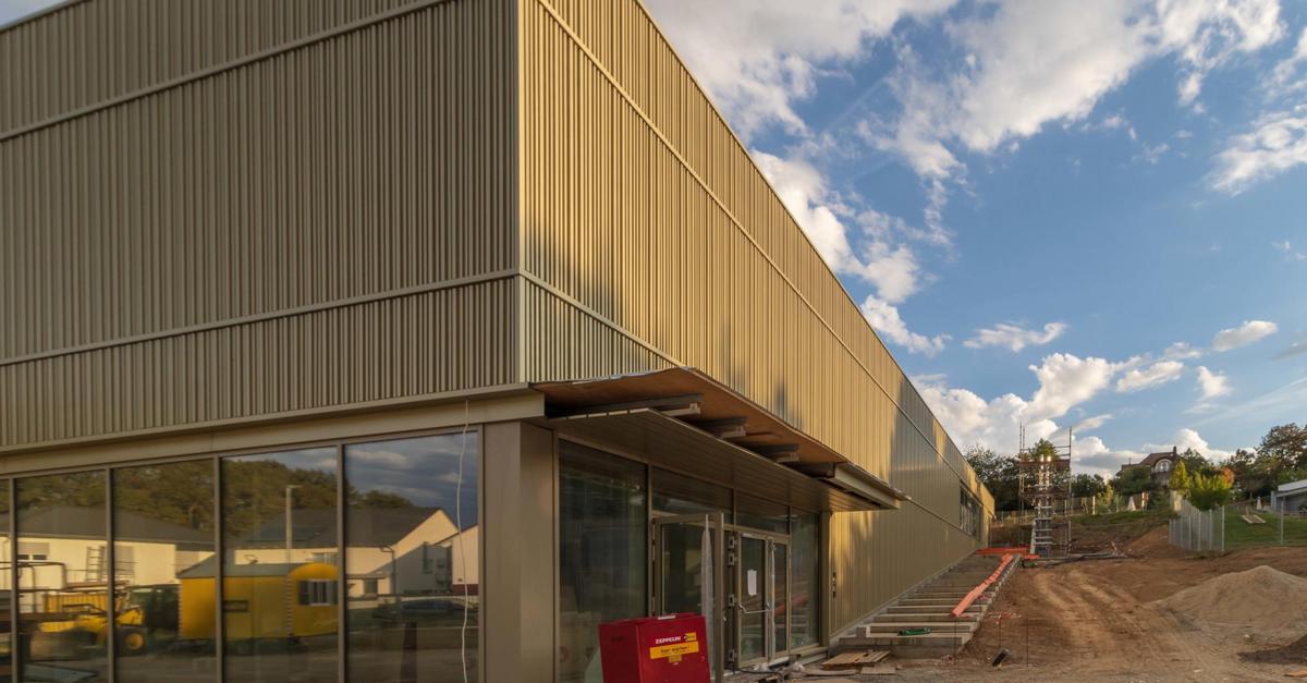 Der Rheinlauf als Sinnbild für Rheinhessenhalle in Monsheim