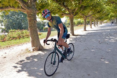 Radstar Daniel Geeb hat seinen Erfolg vom vergangenen Jahr grandios getoppt: Er legte weit über 3000 Kilometer auf dem Sattel seines neuen Rennrades zurück. Foto: pakalski-press/Ben Pakalski