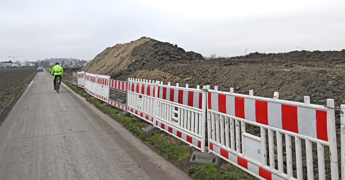 Schon-wieder-ein-Hindernis-beim-Radwegebau