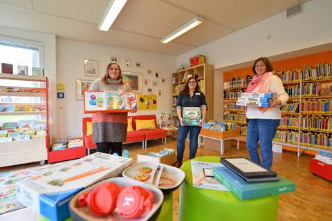 Sie sind die Garanten für den Erfolg der Schul- und Stadtbücherei Osthofen: Ann Kathrin Petermann (v.l.), Sabrina Krebühl und Ulrike Liebrich. © pakalski-press/Ben Pakalski