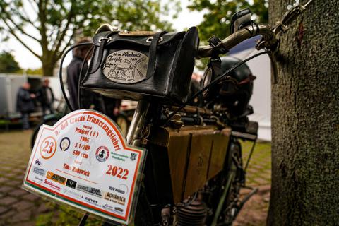 Die Internationale Oldtimerfahrt „Old Crocks“ endete in Westhofen. Foto: pakalski-press/Boris Korpak