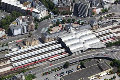 Der Mainzer Hauptbahnhof aus der Luft gesehen. Archivfoto: Alfons Rath
