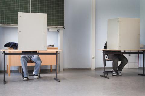 Dürfen künftig in Rheinland-Pfalz auch 16- und 17-Jährige an Wahlen teilnehmen? Im Innenausschuss haben Landtagsabgeordnete mit Experten darüber gesprochen.   