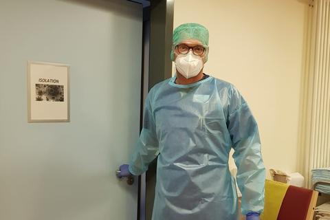 Sven Wiegand ist der pflegerische Leiter der Covid-19-Normalstation in Groß-Umstadt. Er steht kurz vor seiner zweiten Impfung und rät allen Kollegen, dies auch zu tun. Foto: Kreisklinik Groß-Umstadt