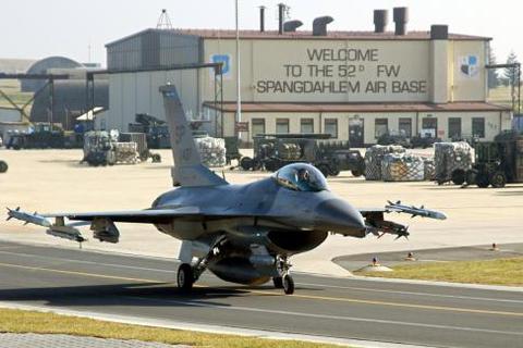Eine F-16 startet vom US-Stützpunkt in Spangdahlem. Archivfoto: dpa