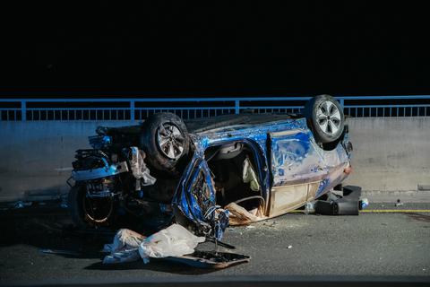 Bei dem Unfall auf der Schiersteiner Brücke starben zwei Menschen. Foto: Wiesbaden112