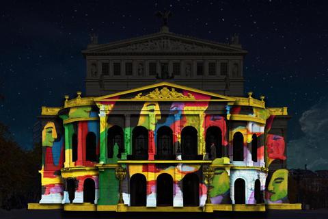 Die Fassade der Alten Oper wird für die Luminale zur Projektionsfläche für das Mailänder Designkollektiv Karmachina. Simulation: dpa  Foto: 