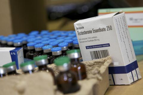 1.100 Ampullen und 7.000 Tabletten Dopingmittel haben die Zollfahnder in Frankfurt sichergestellt. Foto: Zollfahndungsamt Frankfurt
