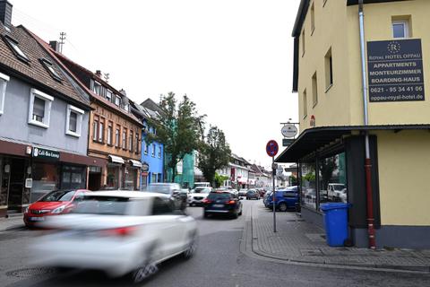 Im Ludwigshafener Stadtteil Oppau soll es bis zu 70 illegale Monteurswohnungen geben. Das sorgt bei Anwohnern für Verärgerung. Foto: pakalski-press/Ben Pakalski