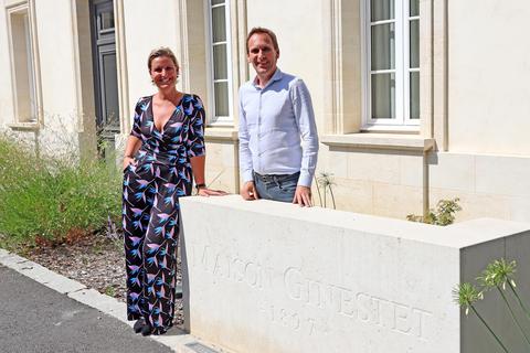 Besiegelten in Bordeaux die Vertriebspartnerschaft: Carolin Spanier-Gillot und Geschäftsführer Frank Lederer vom Handelshaus Ginestet. Foto: Spanier-Gillot