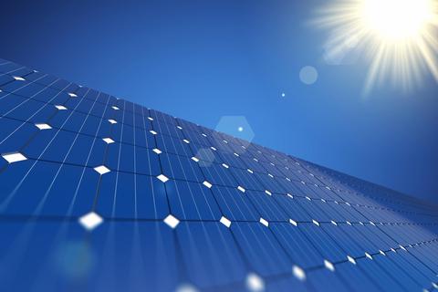 Photovoltaik-Anlagen werden immer beliebter. Und die Nachfrage übersteigt vielerorts das Angebot. Archivfoto: dpa