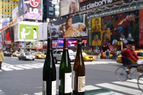 Wo das Herz Manhattans schlägt, am Times Square in New York, machen diese Top-Rieslinge aus Deutschland eine gute Figur. Foto: Deutsches Weininstitut  Foto: Deutsches Weininstitut