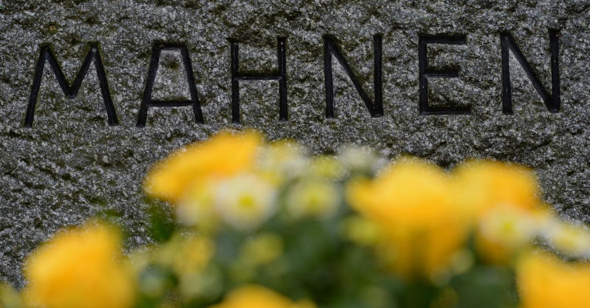 Hering-Demokratiefeinde-treten-Frauenrechte-mit-F-en-