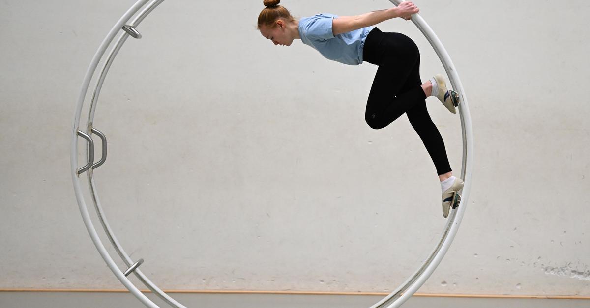 Schwerelos-im-Stahlreifen-100-Jahre-Rh-nrad