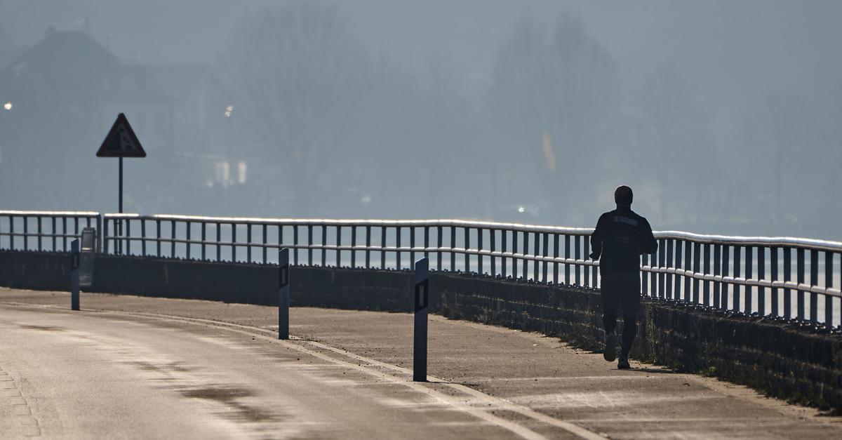Kalter-Morgen-Glatteis-auf-den-Stra-en-m-glich