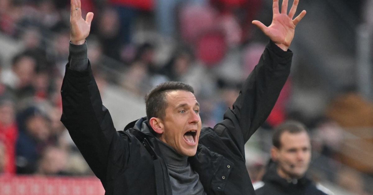 Wolfsburgs-Coach-Bauer-vom-Auftritt-in-Mainz-bedient