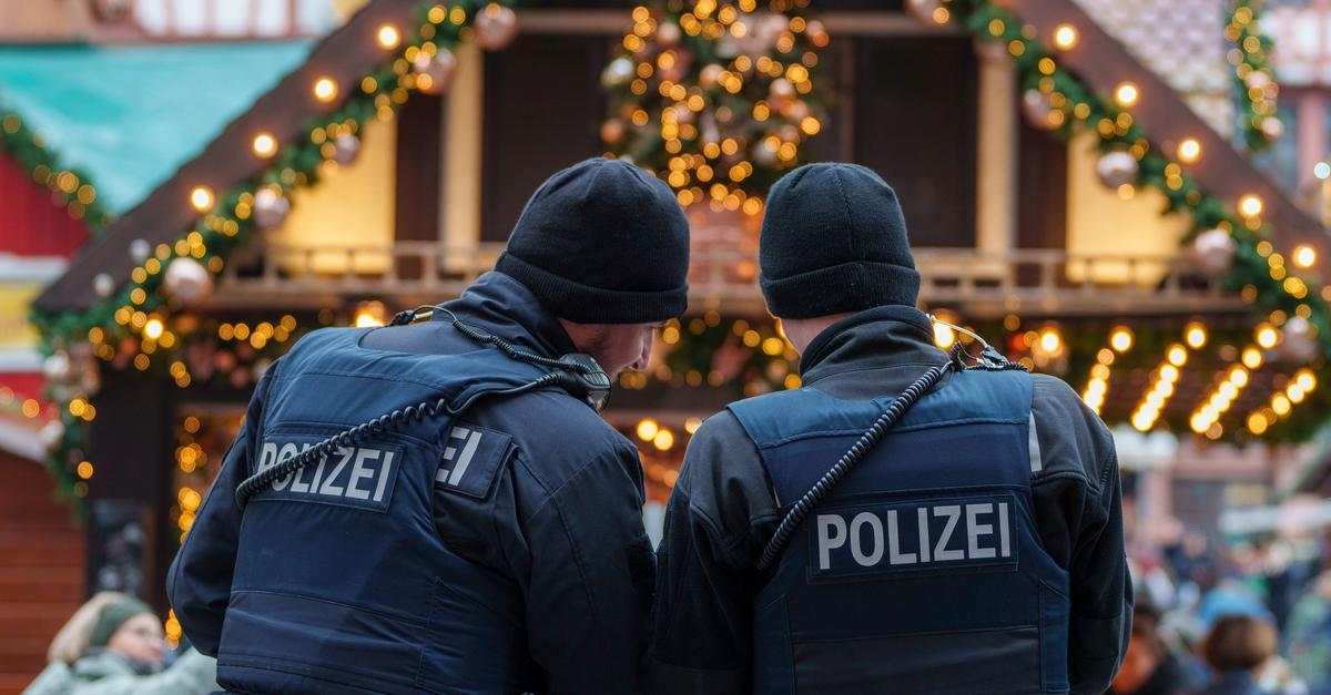 Bewaffnete-Soldaten-auf-Weihnachtsmarkt-Polizei-pr-ft