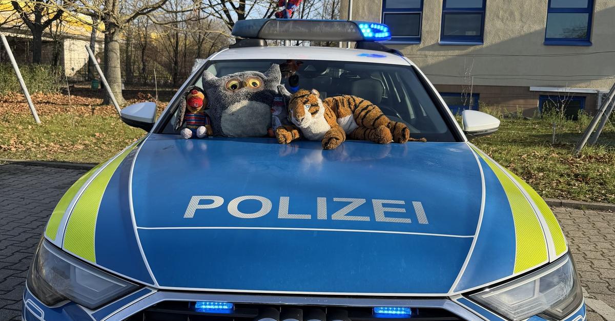 Kuscheltier-Alarm-auf-Autobahn-Polizei-rettet-Stofftiere