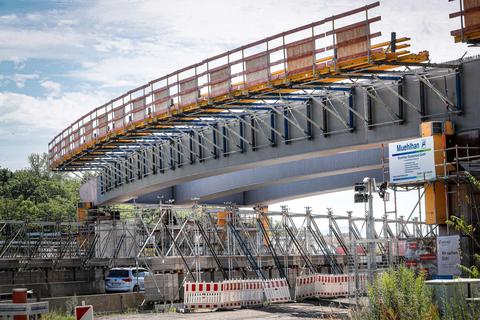 Schritt für Schritt geht der Neubau der Brücken am Darmstädter Kreuz voran. Archivfoto: Sascha Lotz