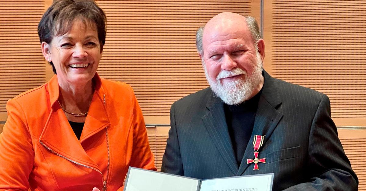 Bundesverdienstorden für Bodo Kester aus Mücke