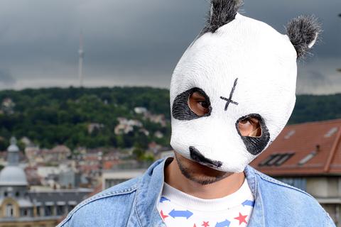 Rapper Cro, der Mann mit der Pandamaske. Foto: dpa