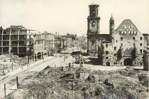 Dieses Foto aus dem Jahr 1945 zeigt, wie sehr die Stadt am Ende des Zweiten Weltkriegs zerstört wurde. Archivfoto: Curt Füller