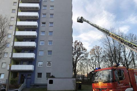 Die Feuerwehr musste befürchten, dass sich in der völlig verrauchten Wohnung Menschen befanden – es war aber niemand zu Hause. Foto: Polizei Worms